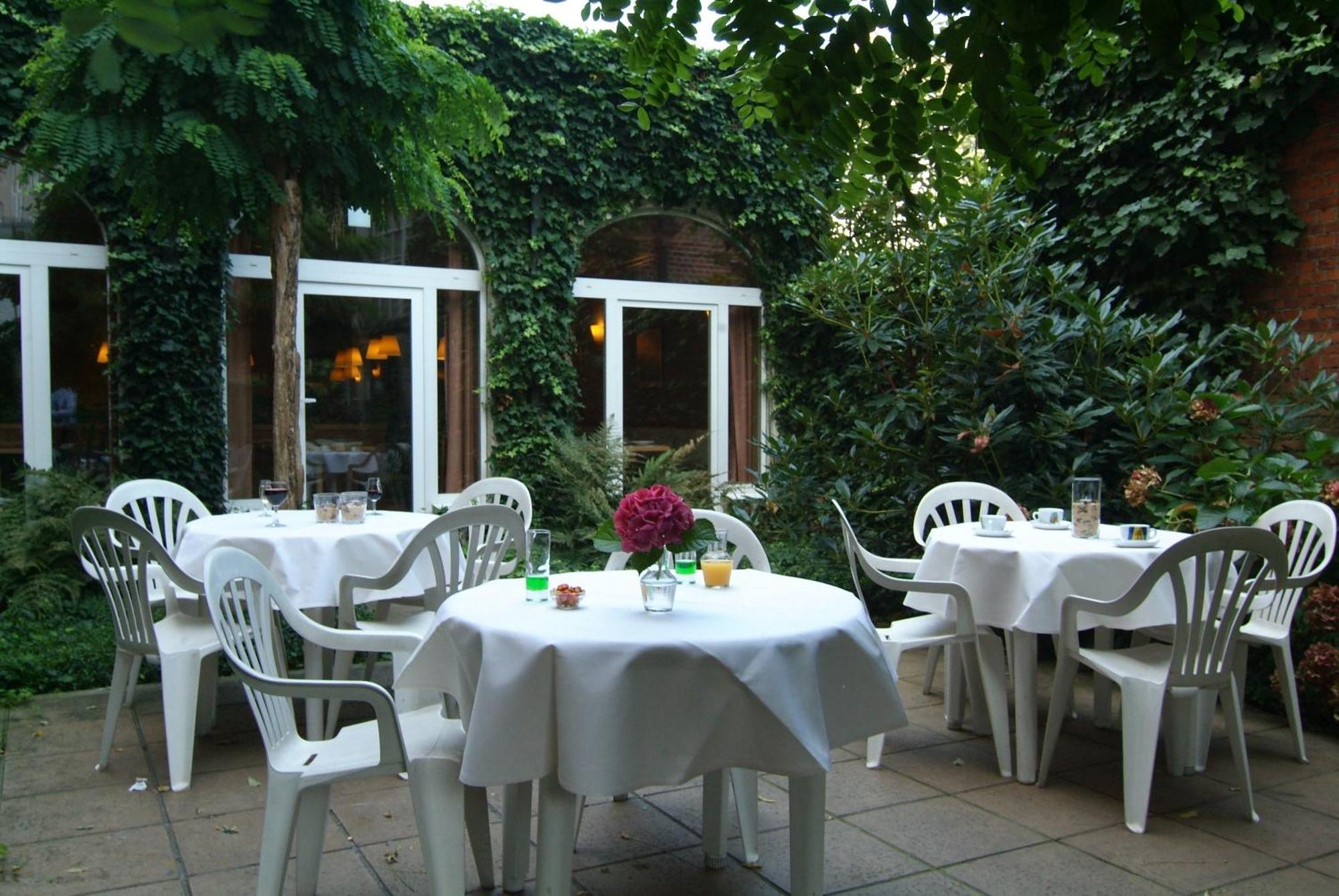 Castelnou Aparthotel Gent Kültér fotó