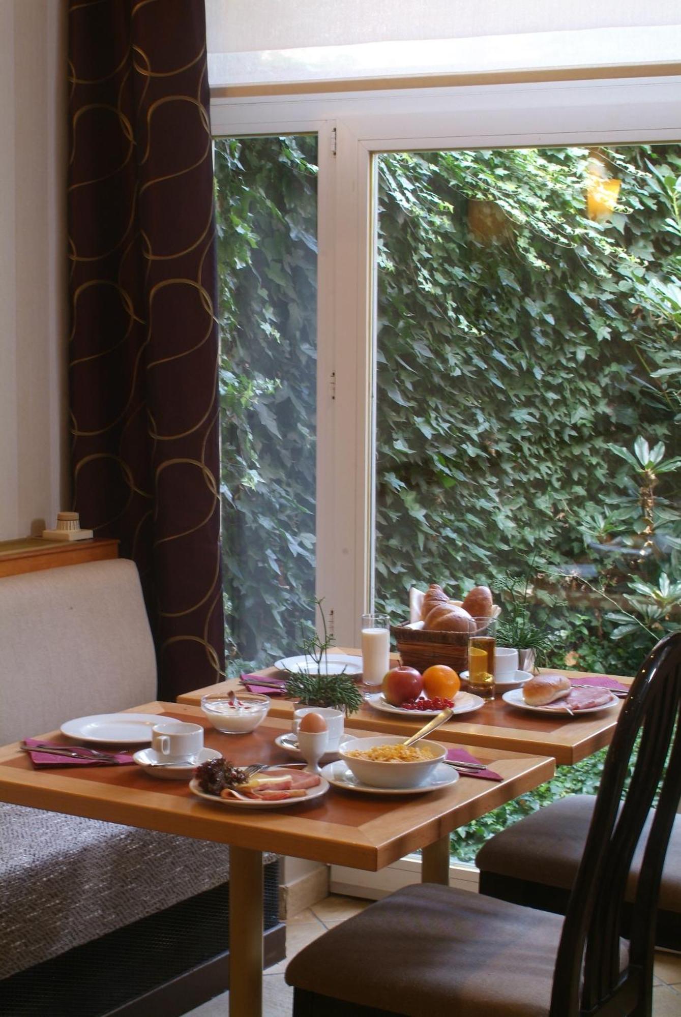 Castelnou Aparthotel Gent Kültér fotó